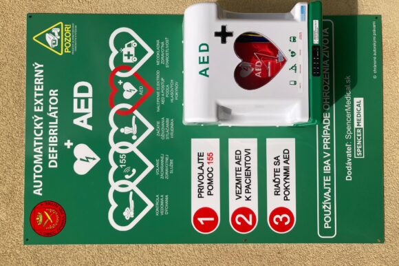 AED (automatické externé defibrilátory)